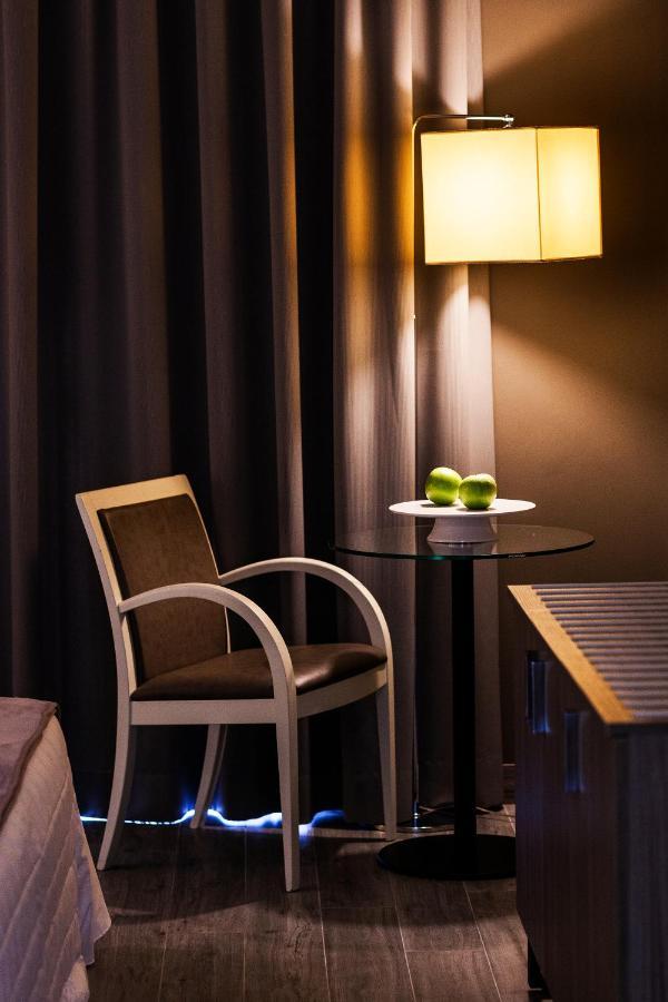 Hotel Desenzano Desenzano del Garda Kültér fotó