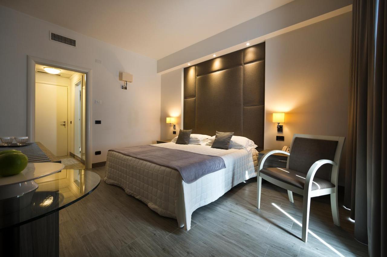 Hotel Desenzano Desenzano del Garda Kültér fotó