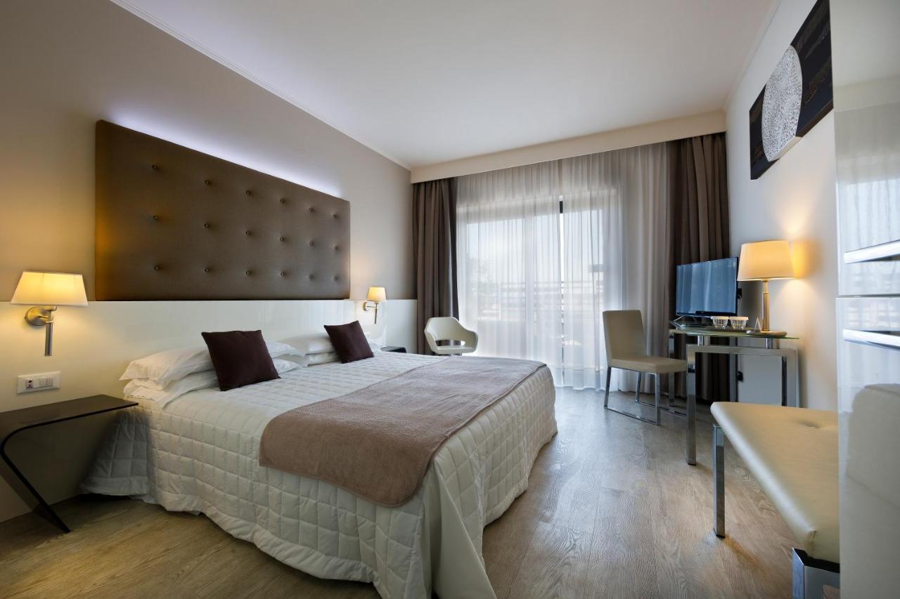 Hotel Desenzano Desenzano del Garda Kültér fotó